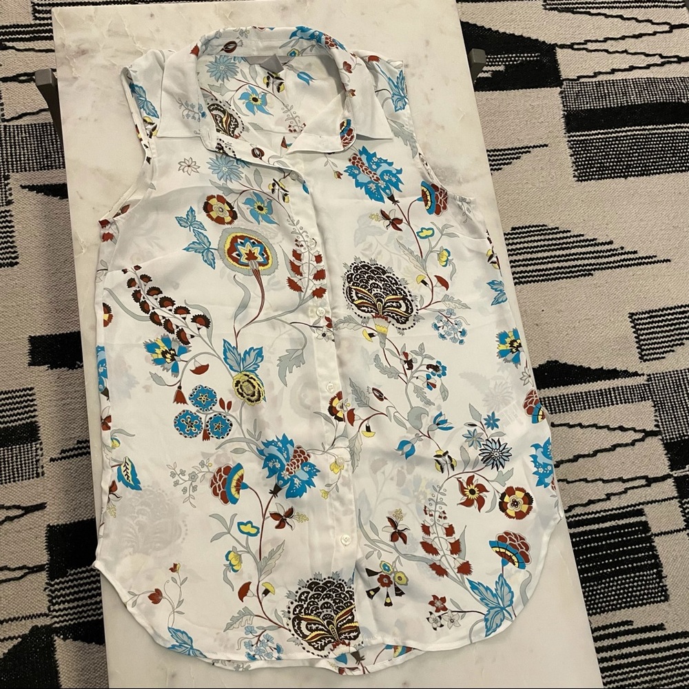 **SOLD**Floral print sleeveless blouse